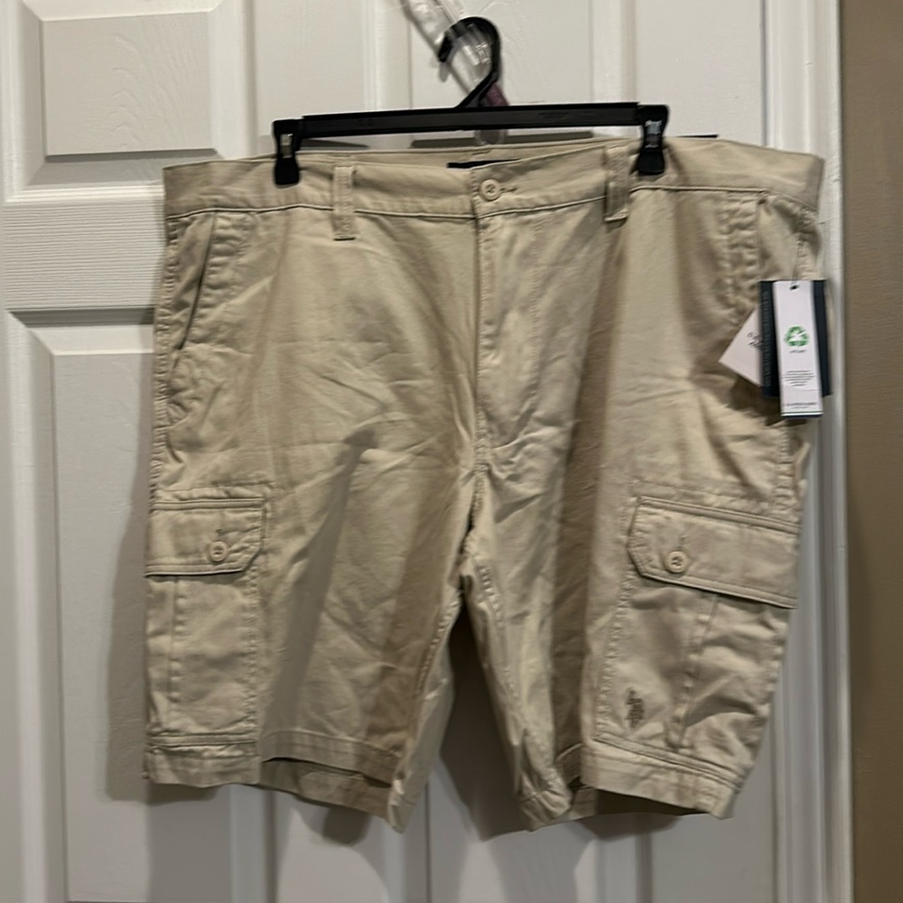 Men’s khaki cargo shorts size 46